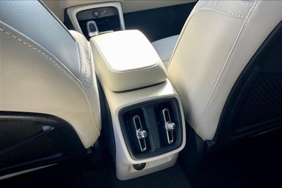 2023 Volvo XC40 B5 Plus Bright Theme