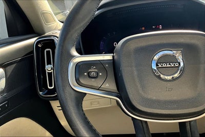 2023 Volvo XC40 B5 Plus Bright Theme