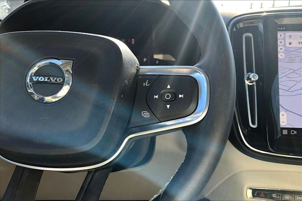 2023 Volvo XC40 B5 Plus Bright Theme