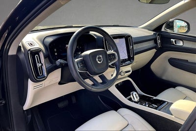 2023 Volvo XC40 B5 Plus Bright Theme