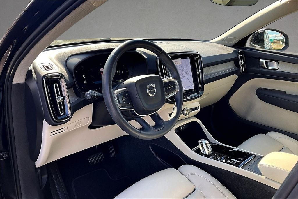 2023 Volvo XC40 B5 Plus Bright Theme