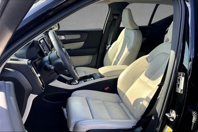 2023 Volvo XC40 B5 Plus Bright Theme