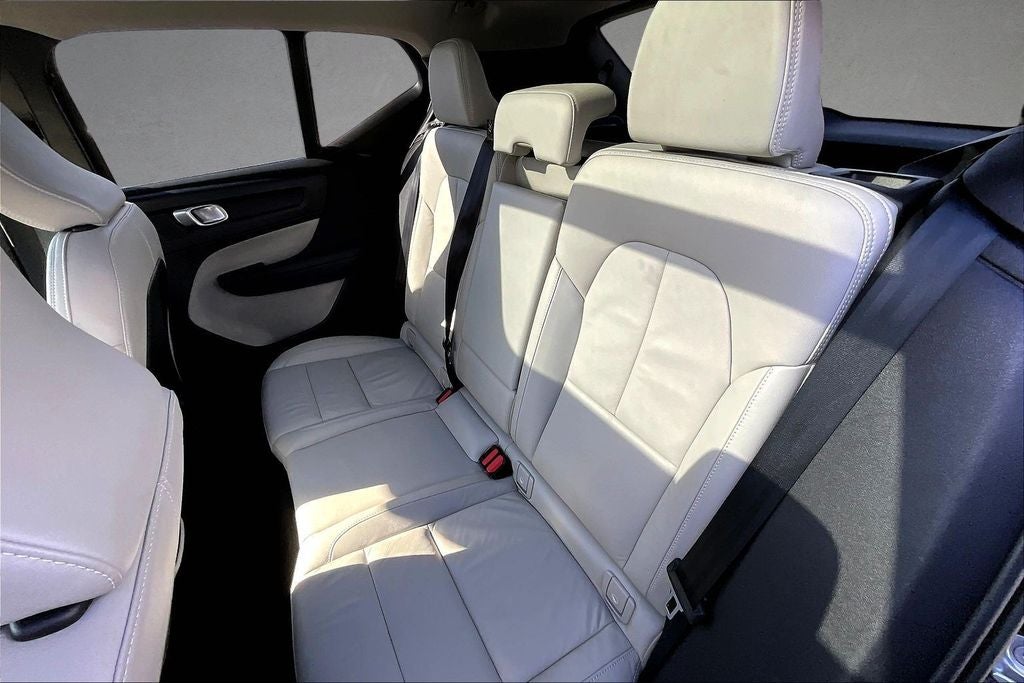 2023 Volvo XC40 B5 Plus Bright Theme