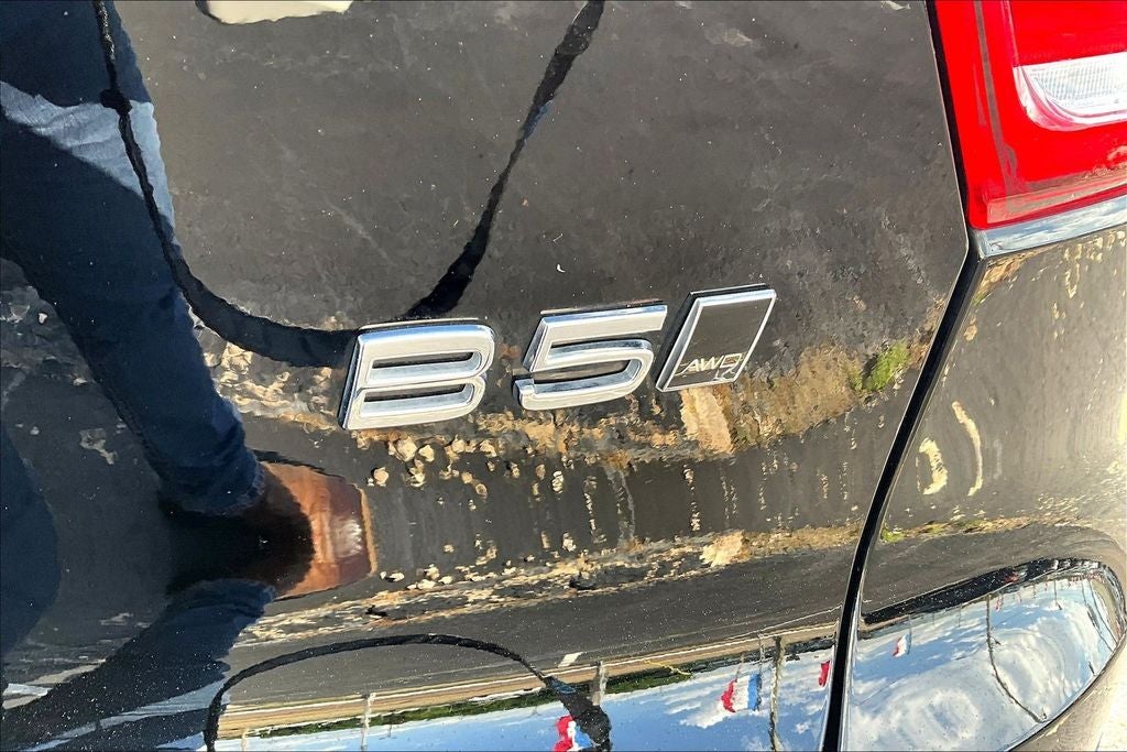 2023 Volvo XC40 B5 Plus Bright Theme