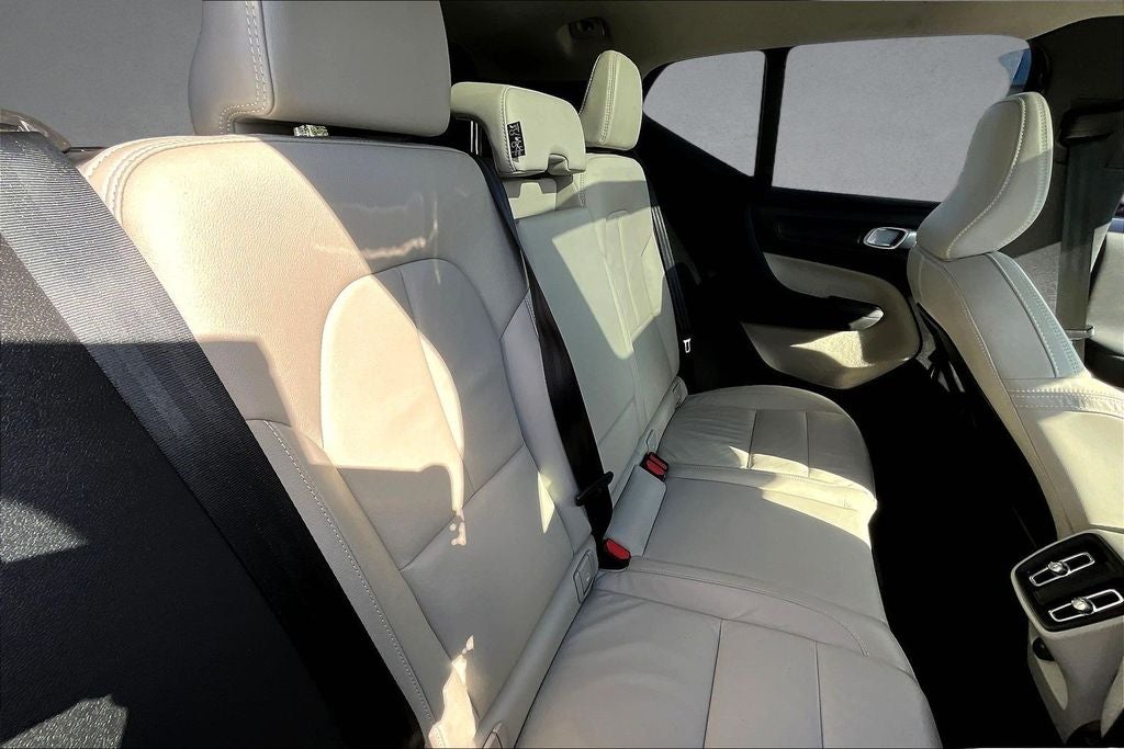 2023 Volvo XC40 B5 Plus Bright Theme