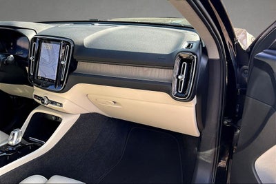 2023 Volvo XC40 B5 Plus Bright Theme