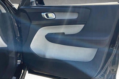 2023 Volvo XC40 B5 Plus Bright Theme
