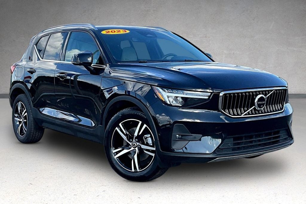 2023 Volvo XC40 B5 Plus Bright Theme