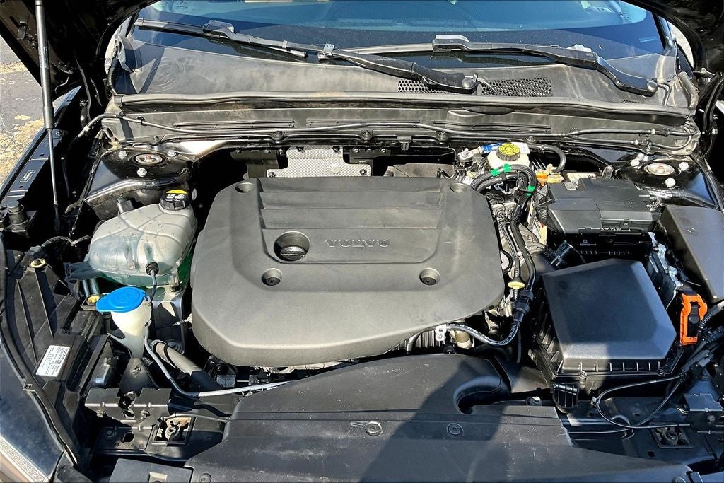 2023 Volvo XC40 B5 Plus Bright Theme