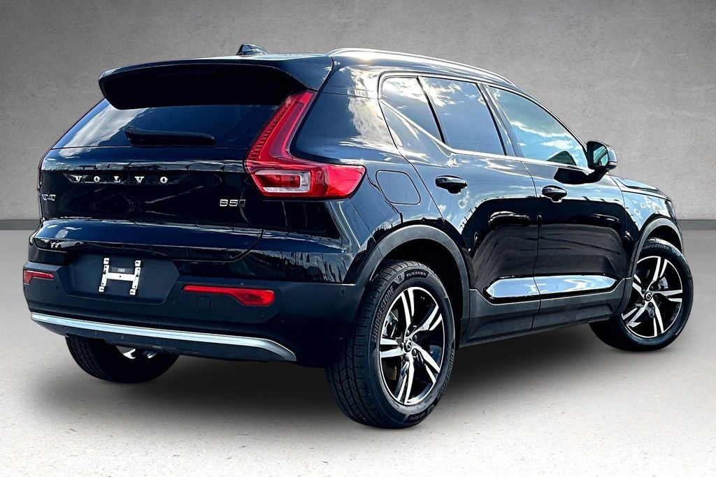 2023 Volvo XC40 B5 Plus Bright Theme