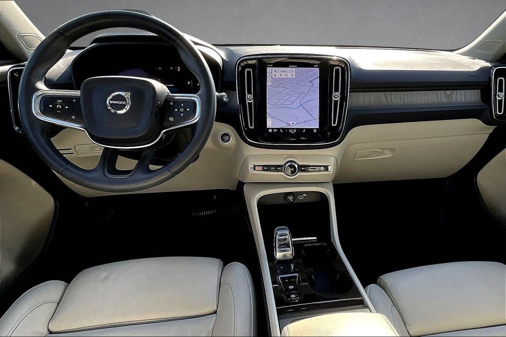 2023 Volvo XC40 B5 Plus Bright Theme