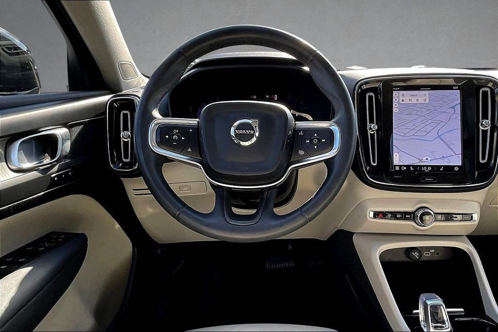 2023 Volvo XC40 B5 Plus Bright Theme