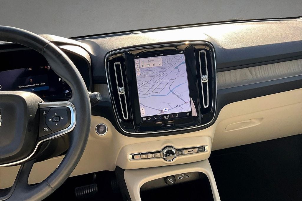 2023 Volvo XC40 B5 Plus Bright Theme
